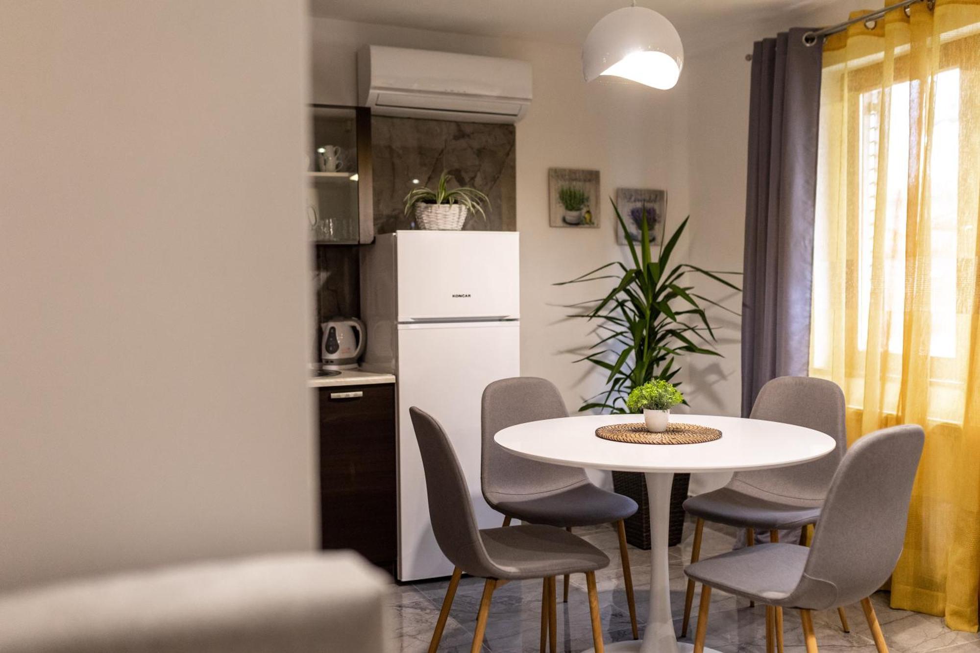 Studio Apartman Planb, Self Check In オシエク エクステリア 写真
